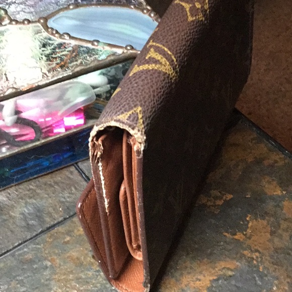Louis Vuitton Wallet - Picture 6 of 8